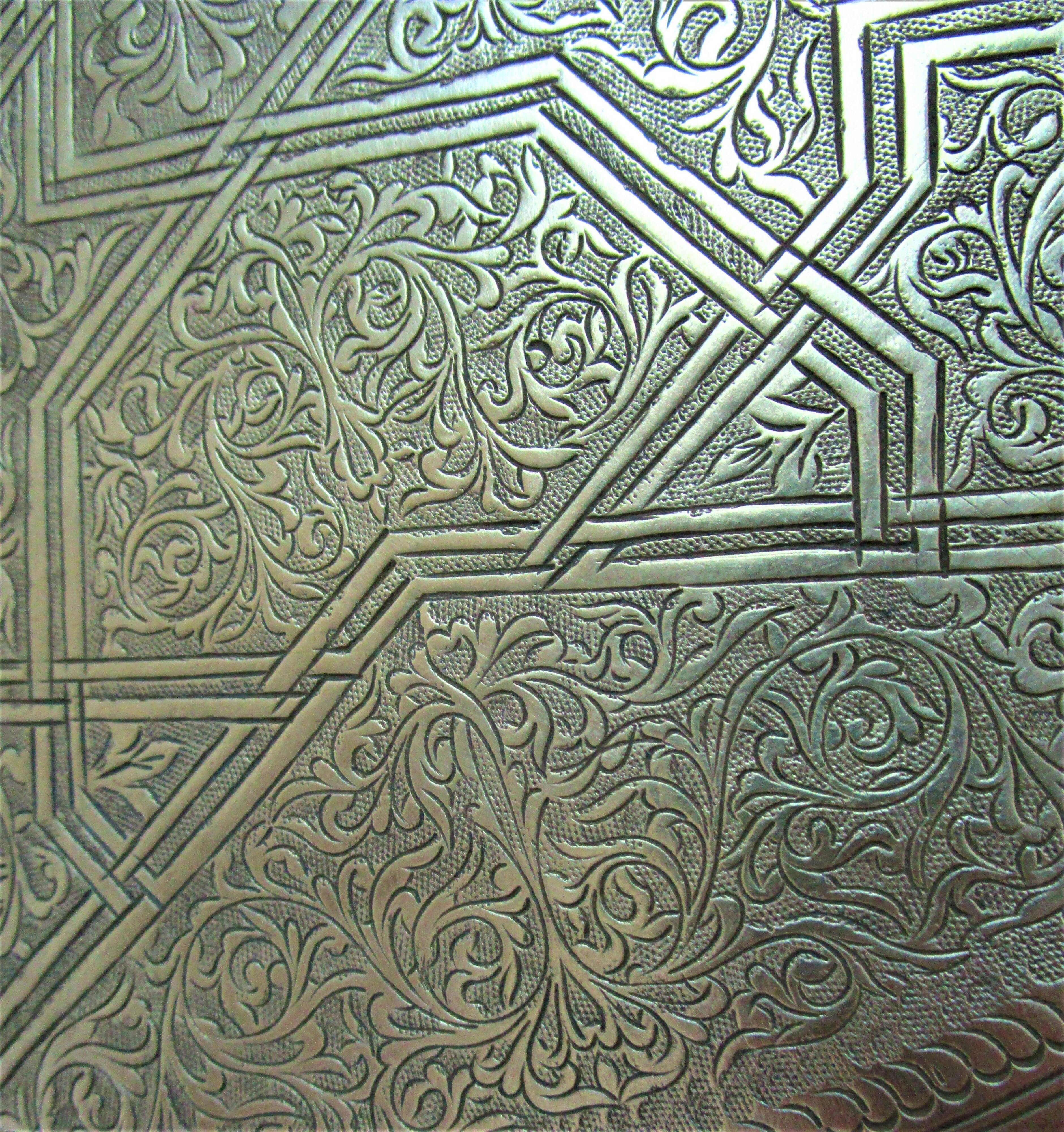 Oriental brass top leafy decoration xl diameter 48 cm vintage