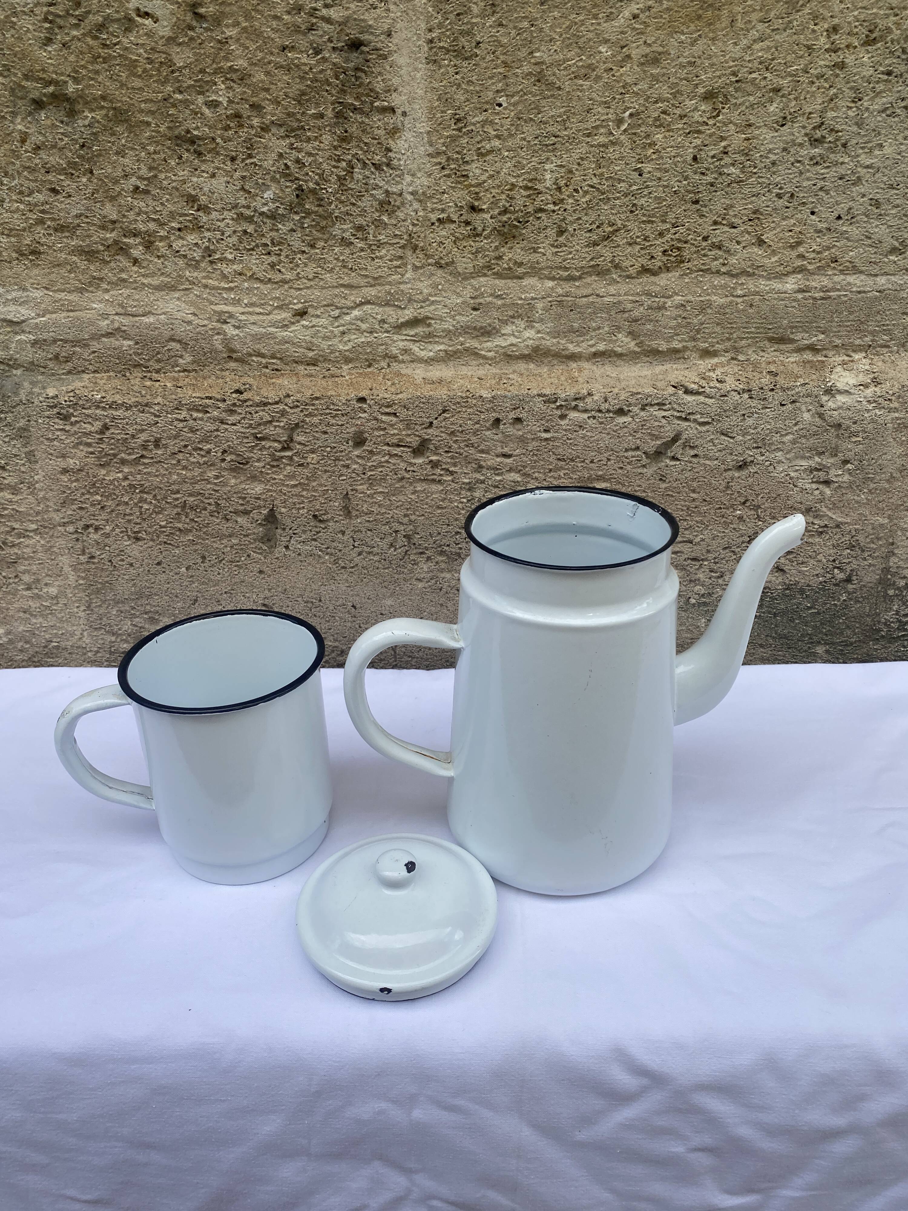 White enamelled coffee maker