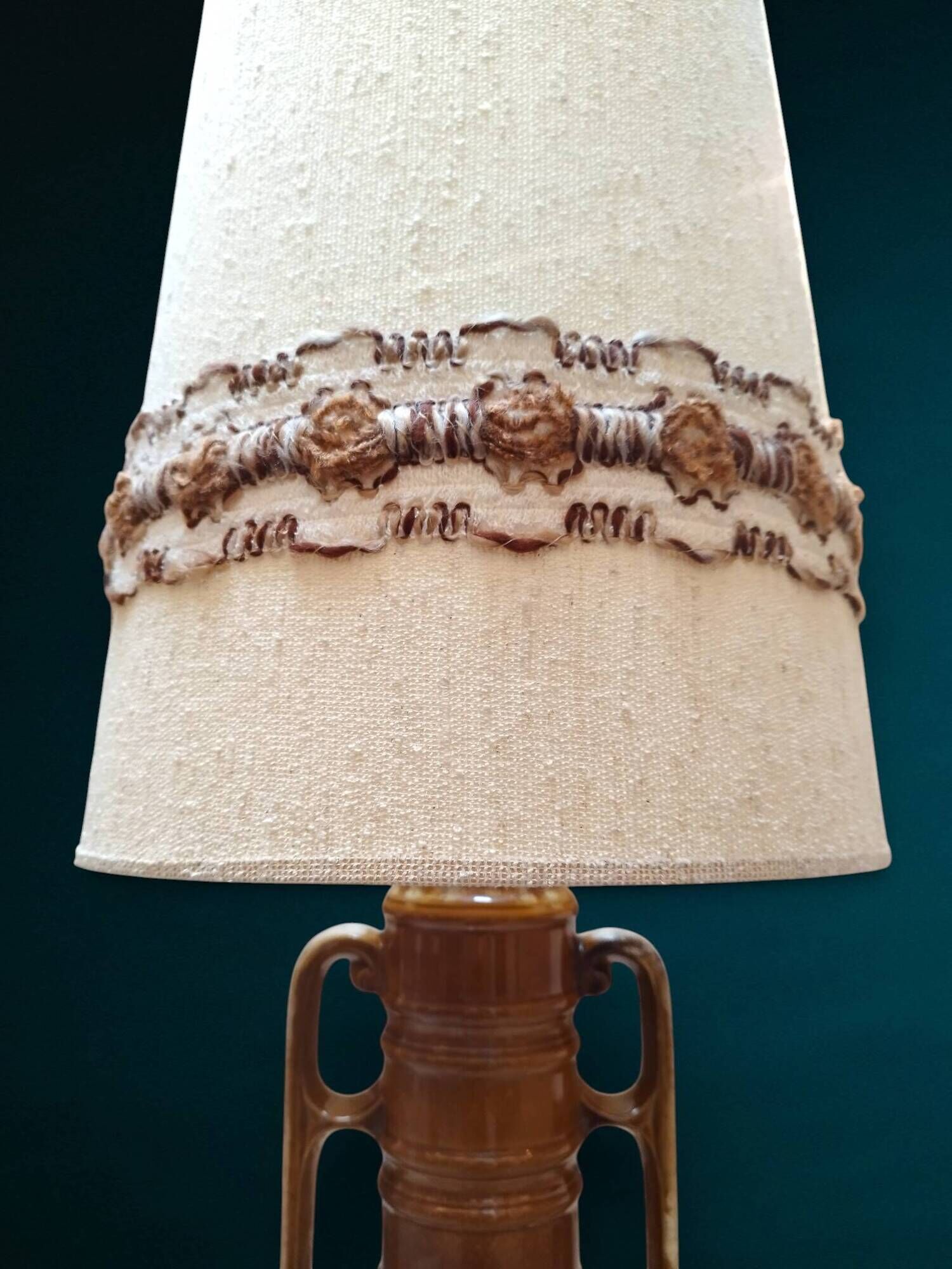 Vintage amphora solar lamp in ceramic with double lighting.