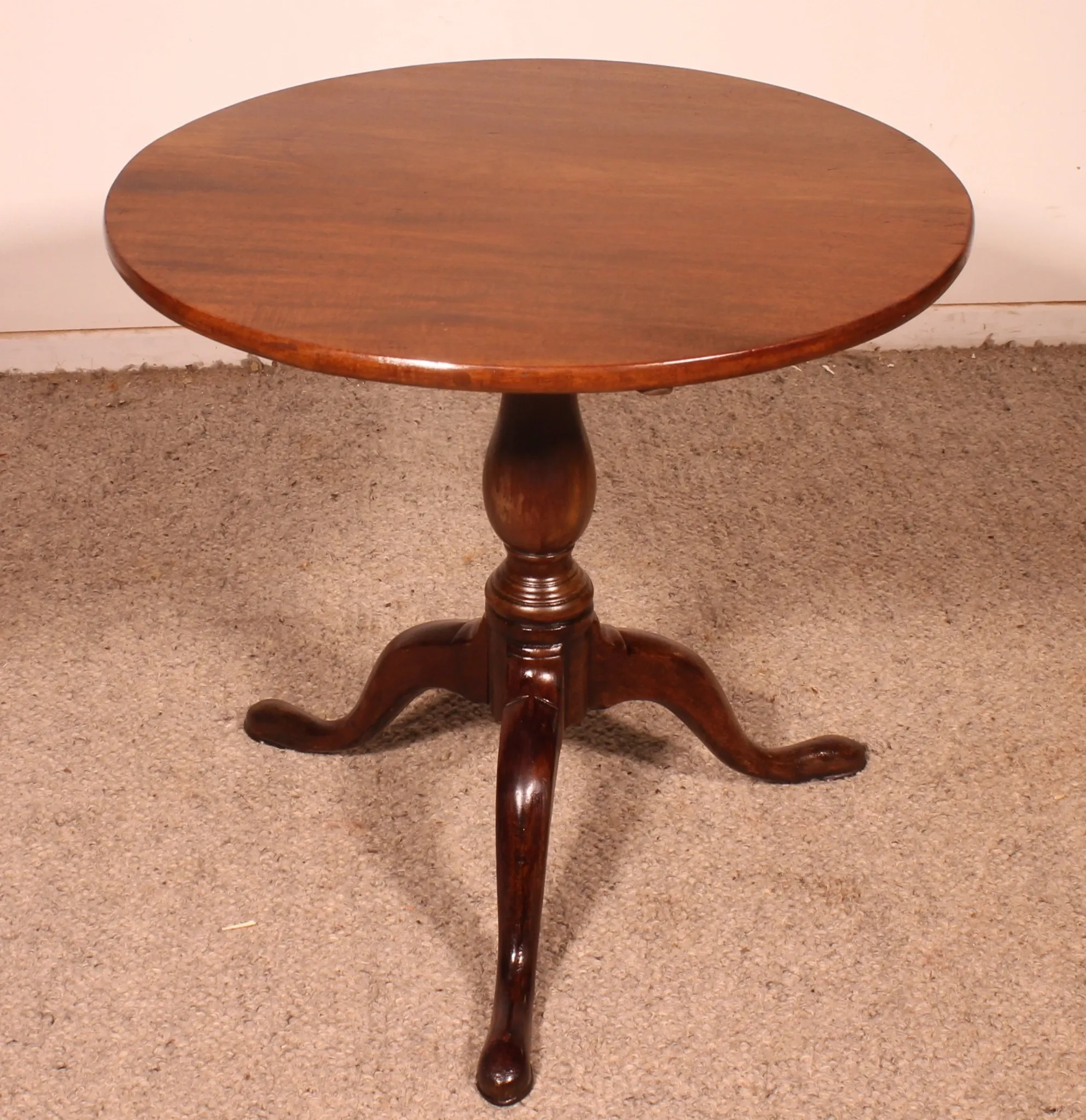 small tripod table in mahogany from the early 19th century