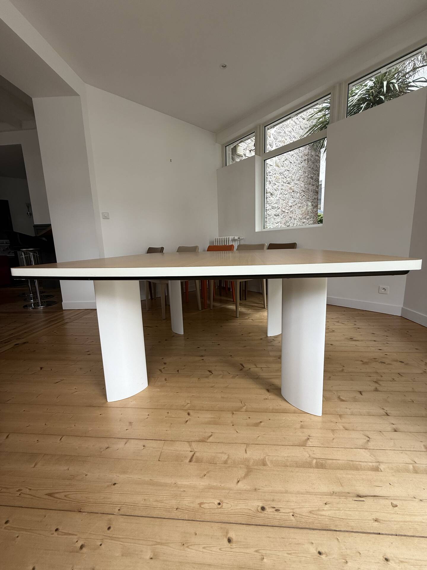 Large contemporary table of 1600x1600.