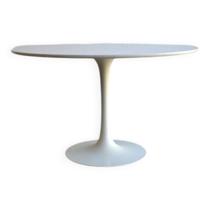 Table « tulipe » par