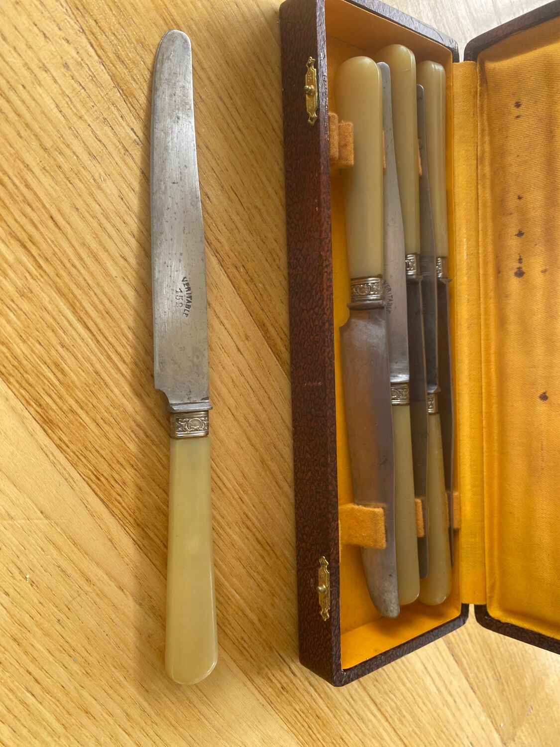 Box of 6 antique knives