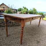 Table de drapier en chêne massif doré 230x73cm deux tiroirs