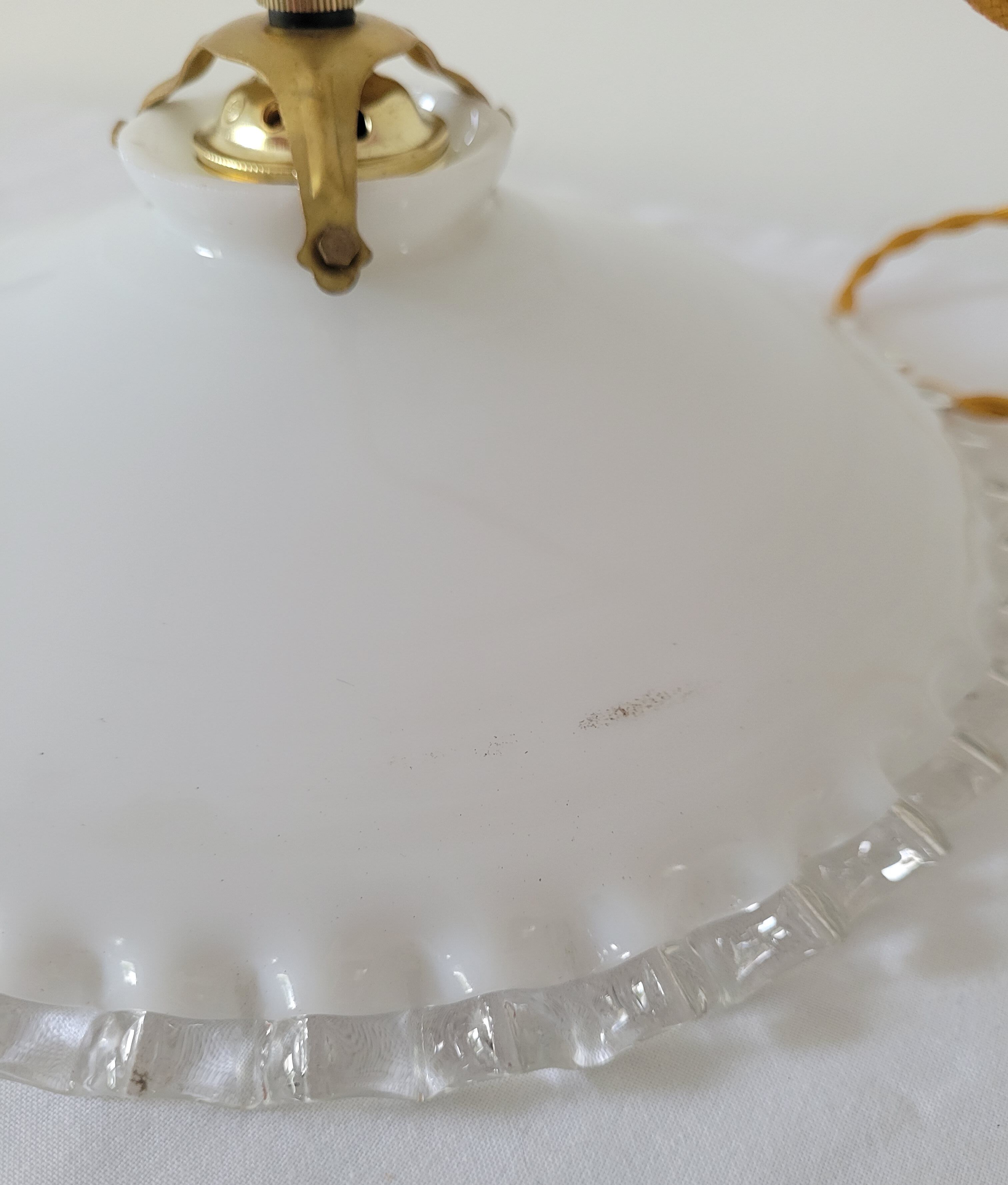 Serrated opaline suspension