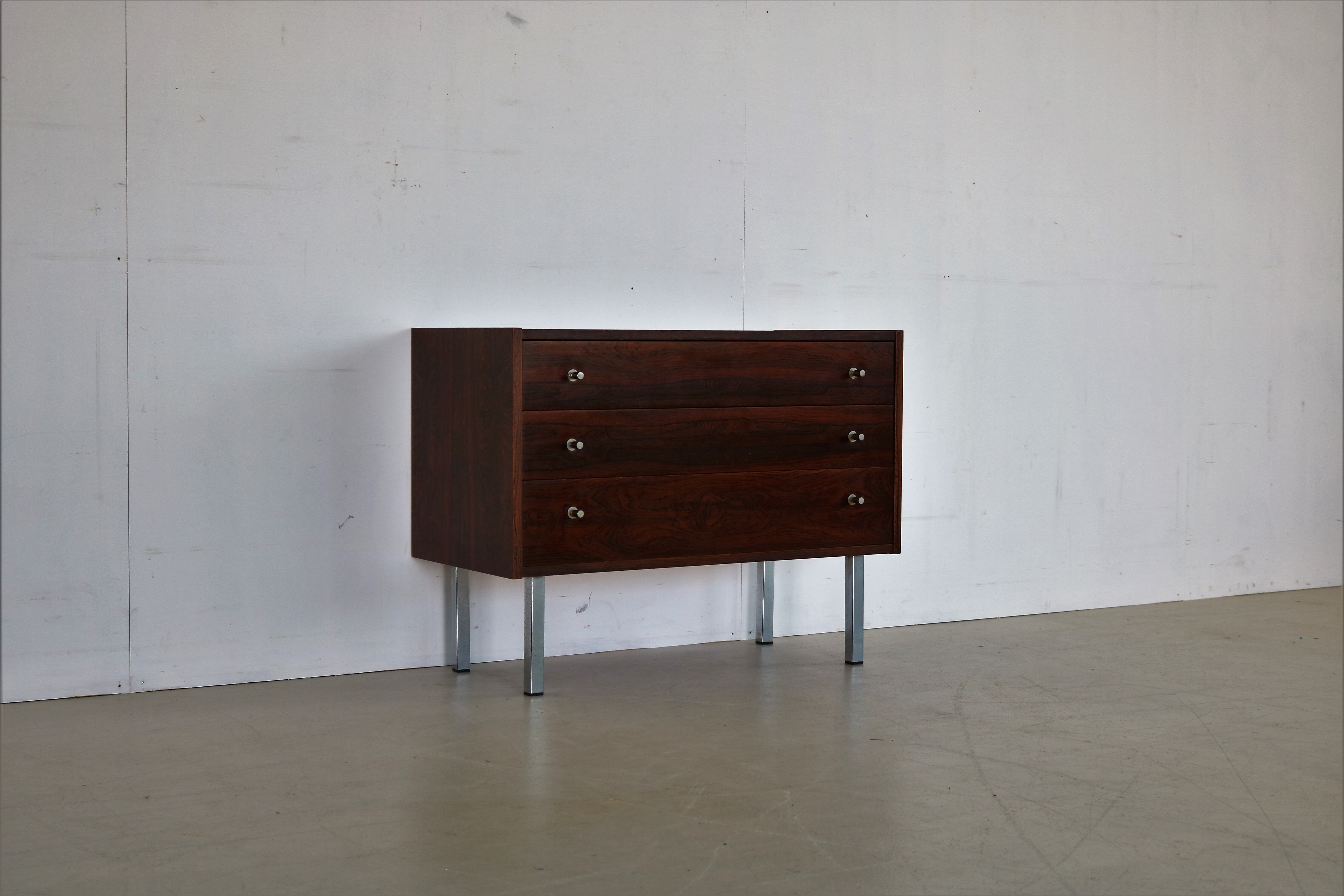 Vintage lockwood chest of drawers