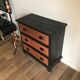 Commode noire et feuilles de cuivre