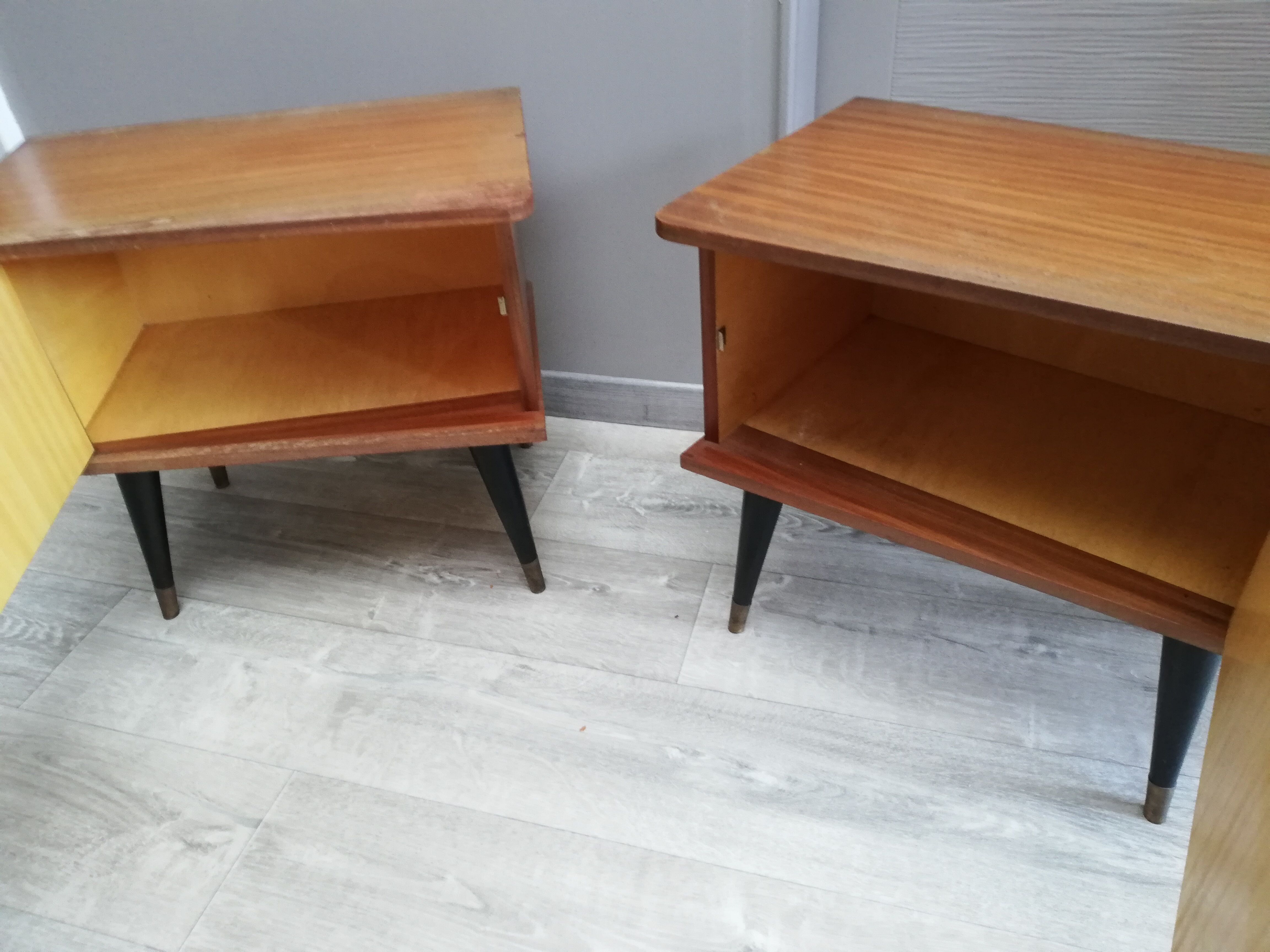Set of 2 bedside tables