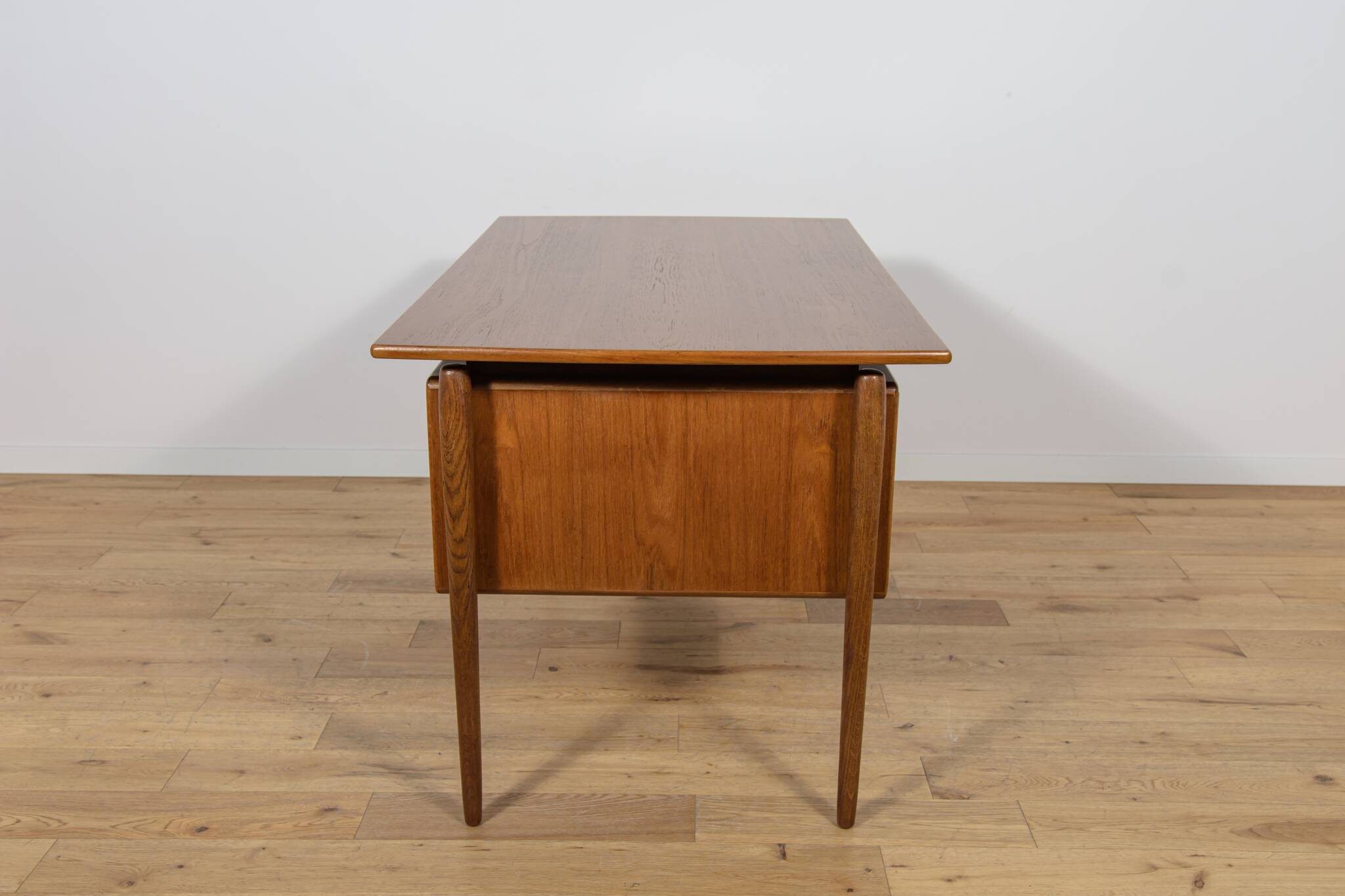 Bureau en teck autoportant de style moderne du milieu du XXe siècle, Danemark, années 1960