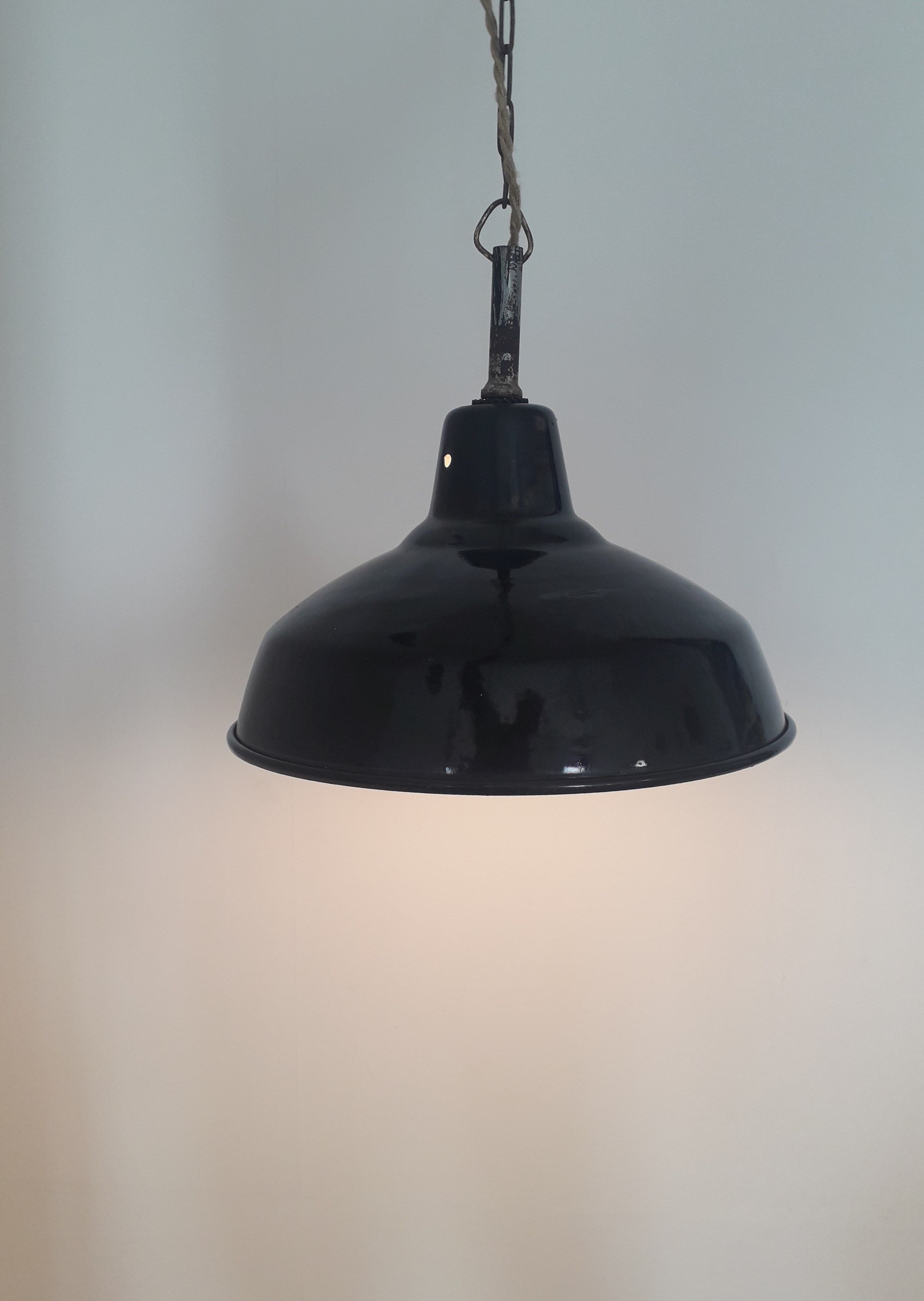 Industrial suspension - enamelled sheet black and white - ø 30 cm -1940-50