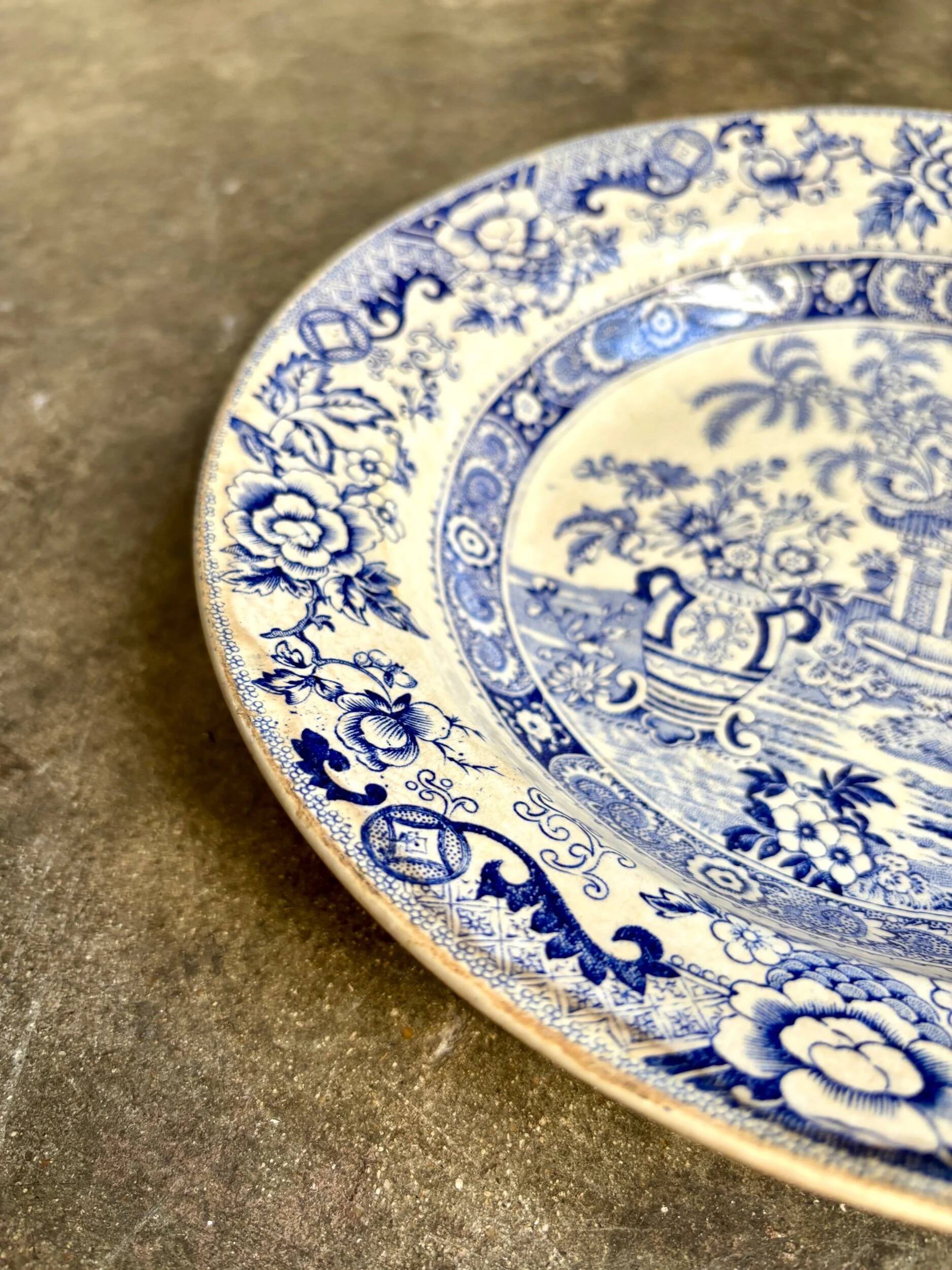 Creil & Montereau round and hollow ironstone dish