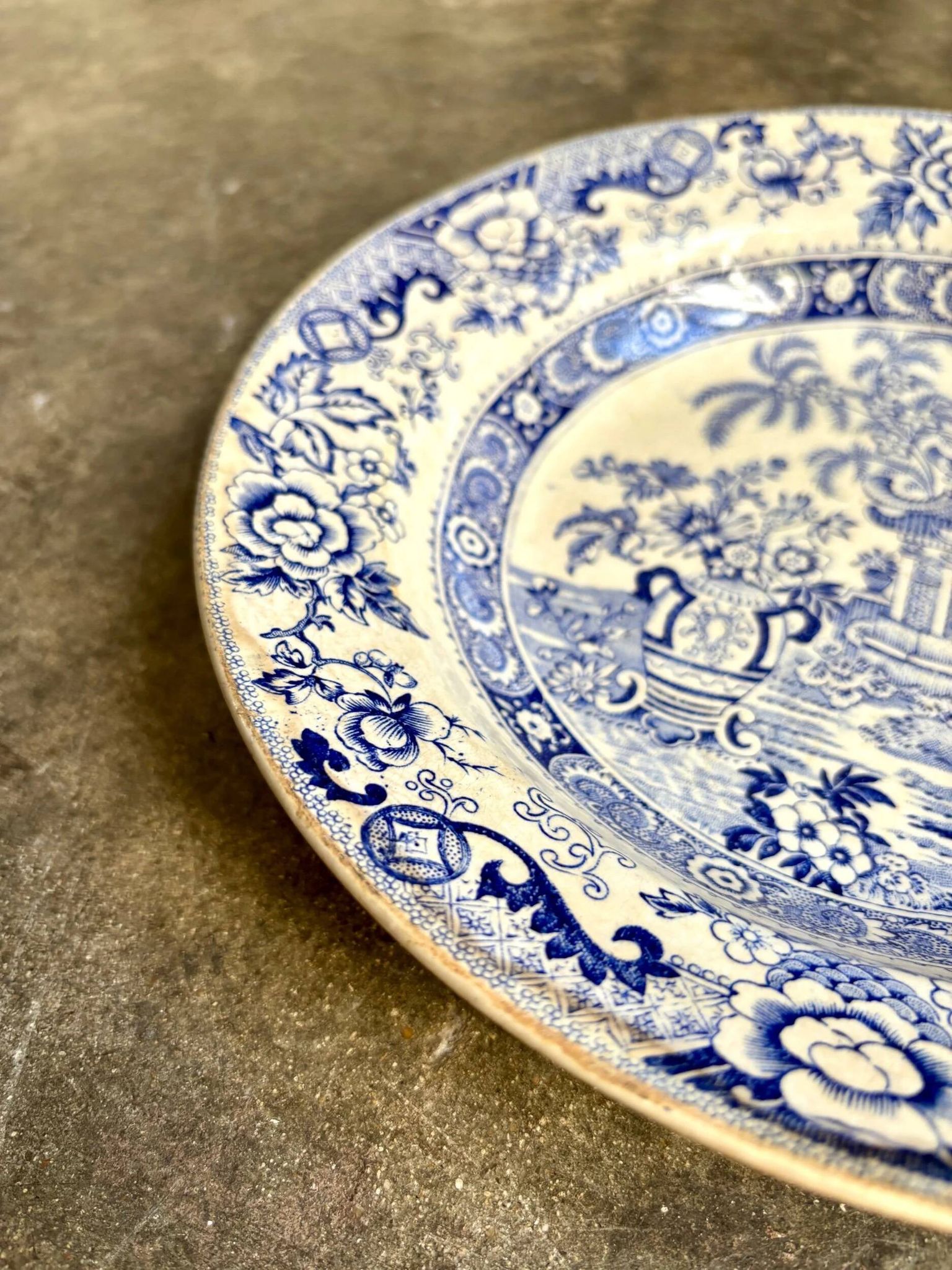 Plat rond et creux Creil & Montereau en terre de fer