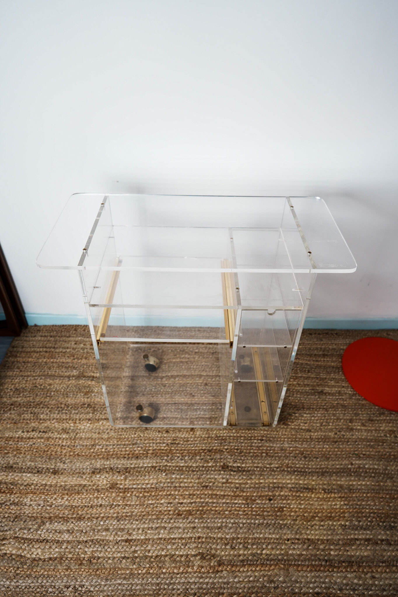 Plexiglas furniture of 'invisible de marais'