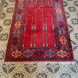 Tapis de prière à arcs et colonnes
