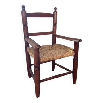 Fauteuil vintage en bois et assise paillée pour enfant