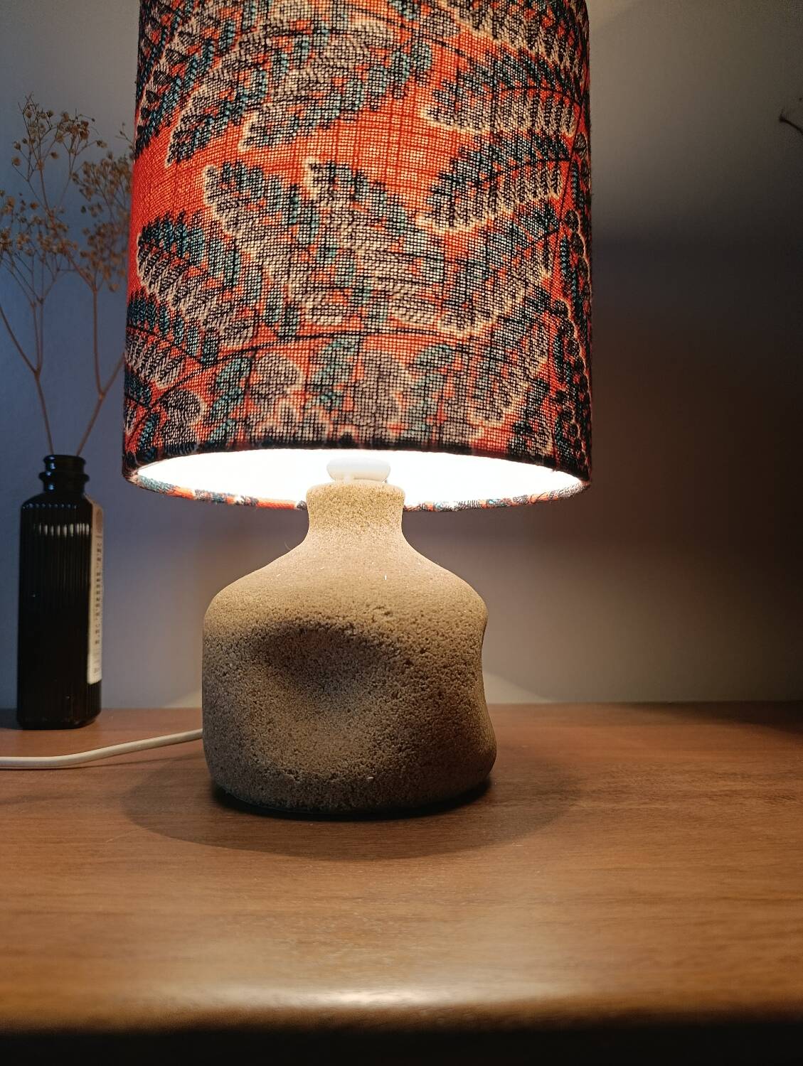 Sculpted stone lamp dlg Tormos, linen lampshade with botanical print