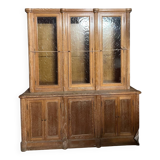 Very 2 waxed bodies, high display cases and low with a door.