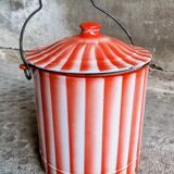 Enamel bucket with lid