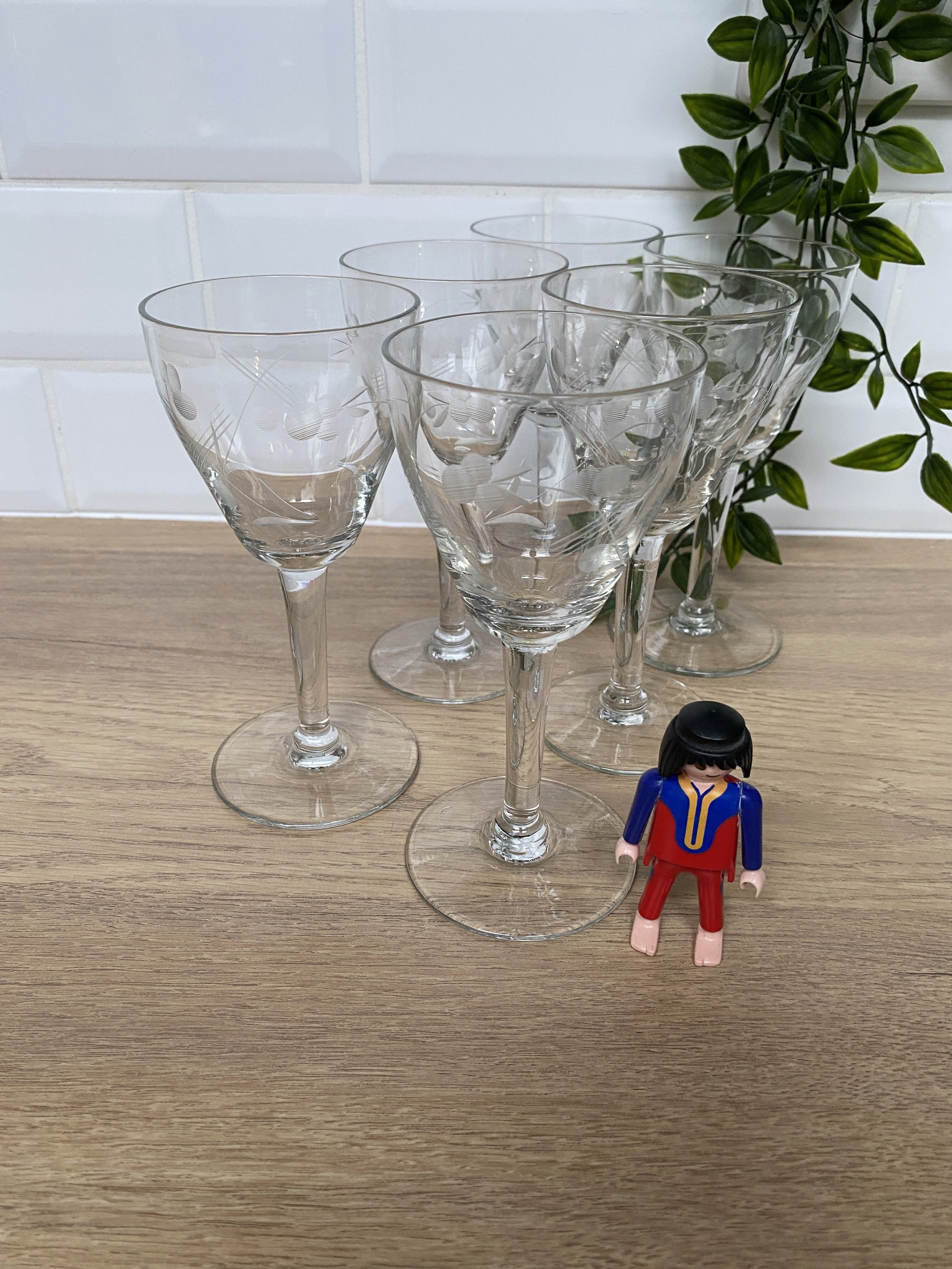 Set of 6 engraved wine glasses