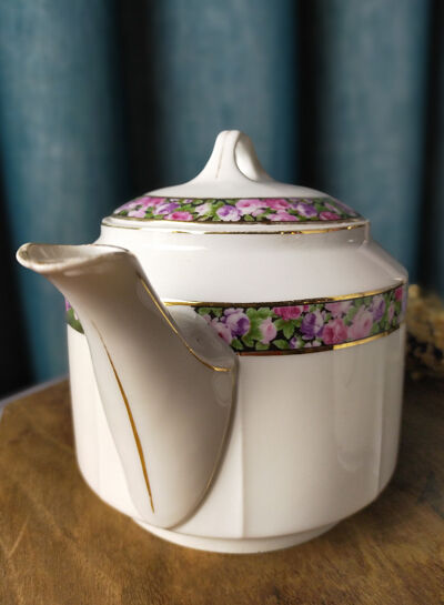 Duo teapot milk jug - floral headband and gilded edging KPM porcelain
