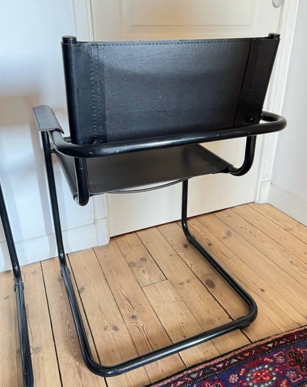 Pair of Cantilever armchairs in leather and black tubular - 1970s