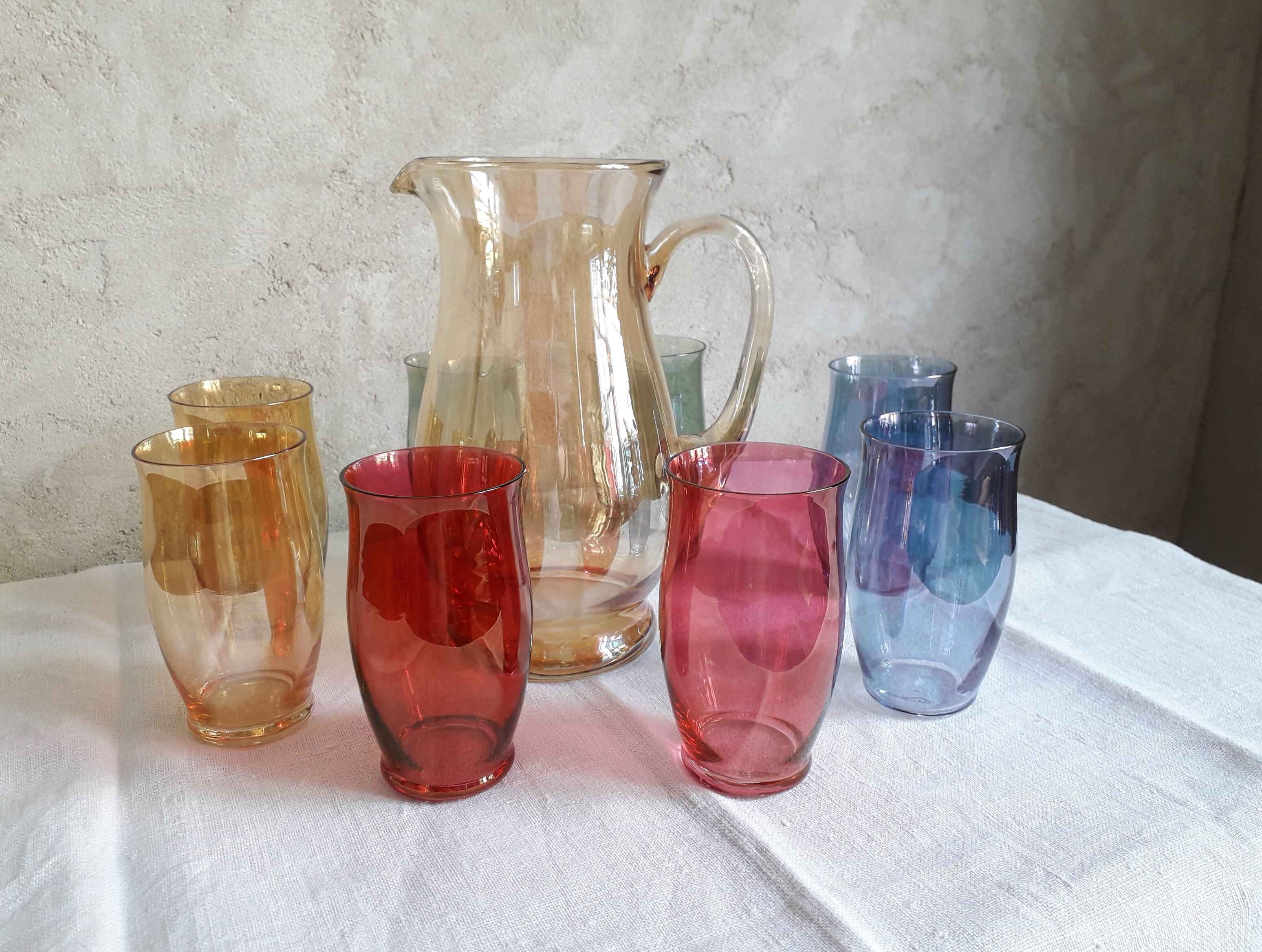 Service à orangeade en verre coloré et irisé