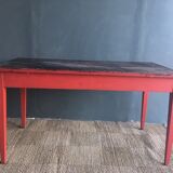 Table red