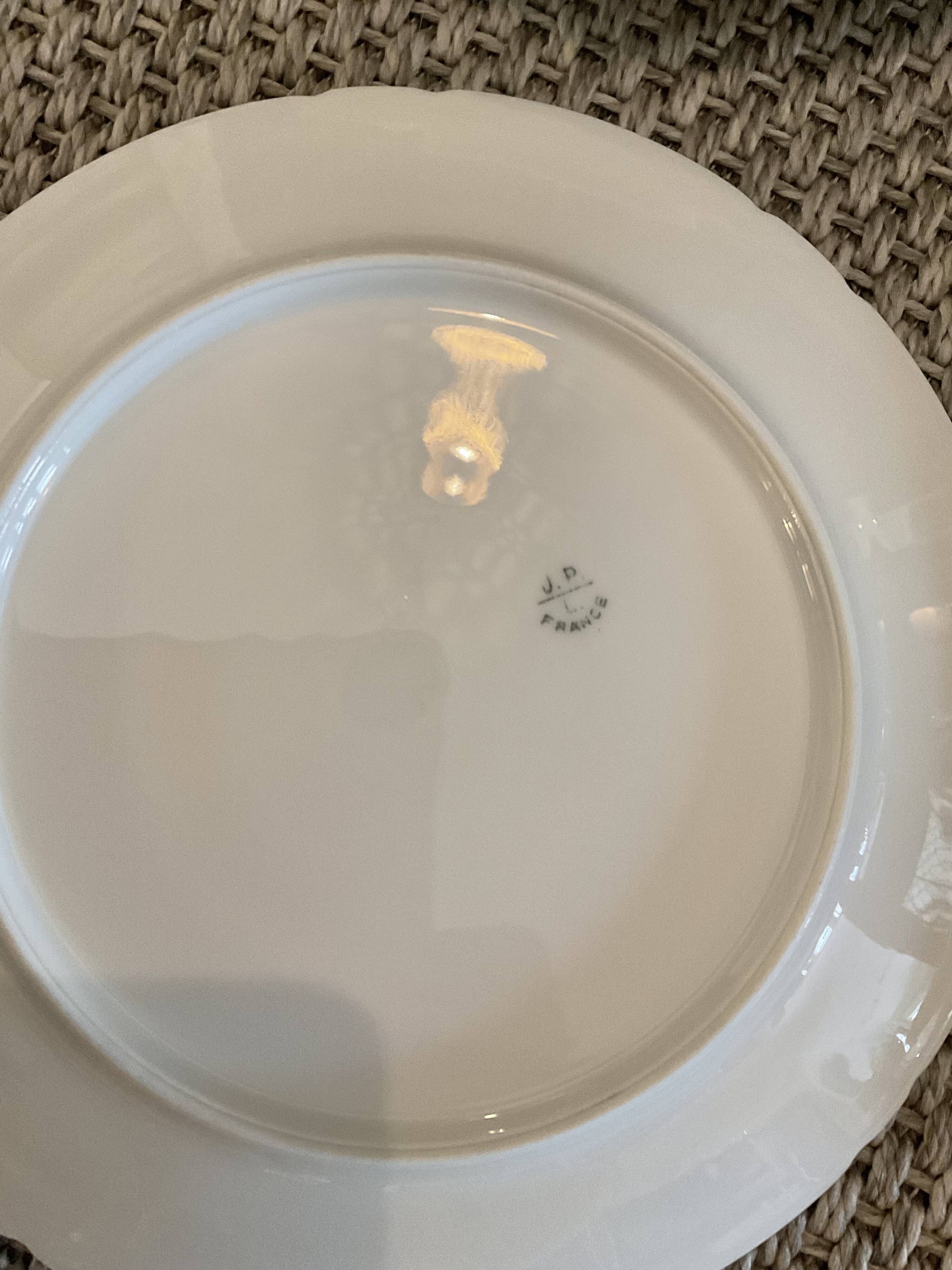 6 Flat plates diameter 22 cm .porcelain