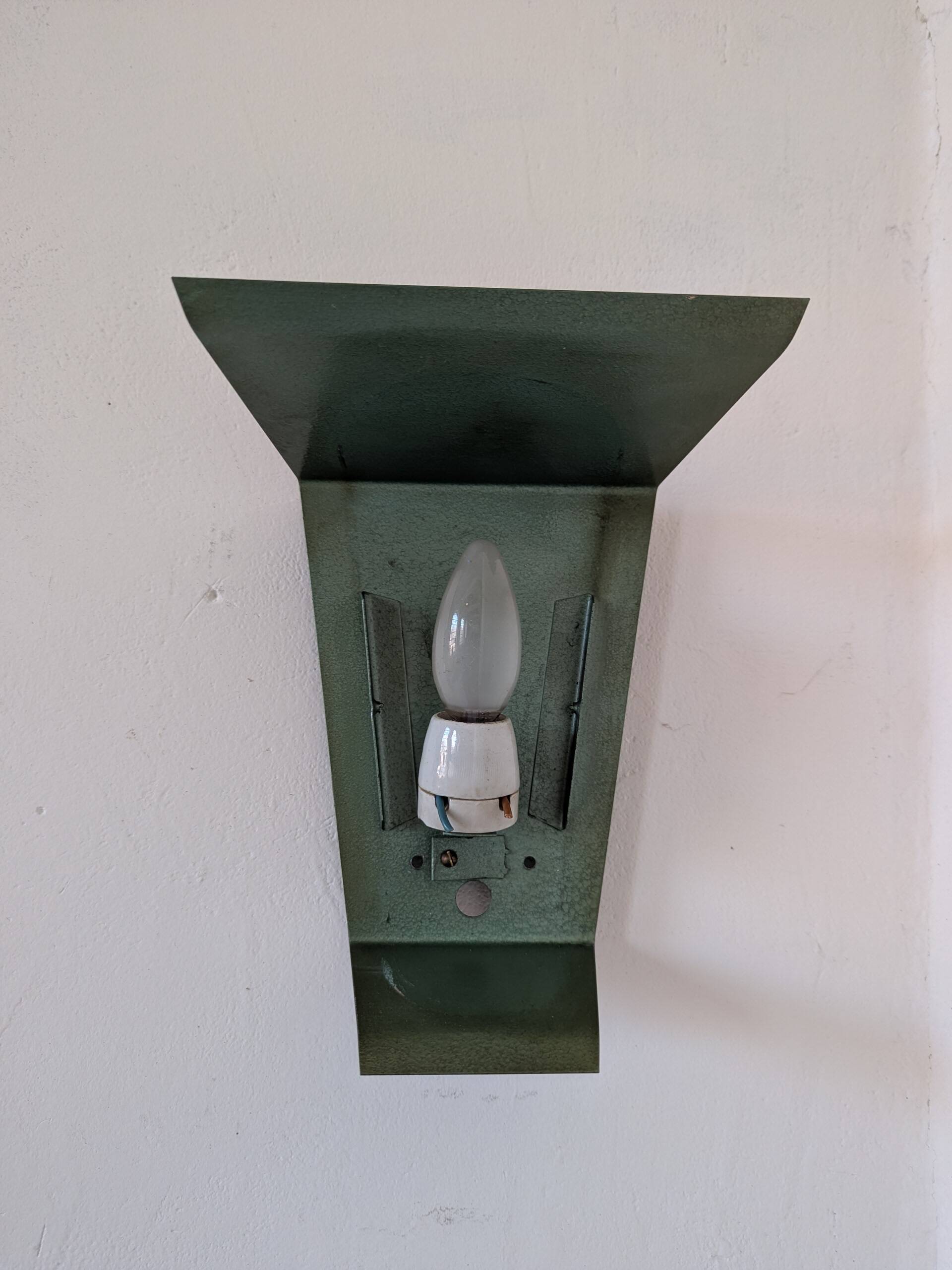 Pair of wall lights from the 50s/60s, metal and perspex.