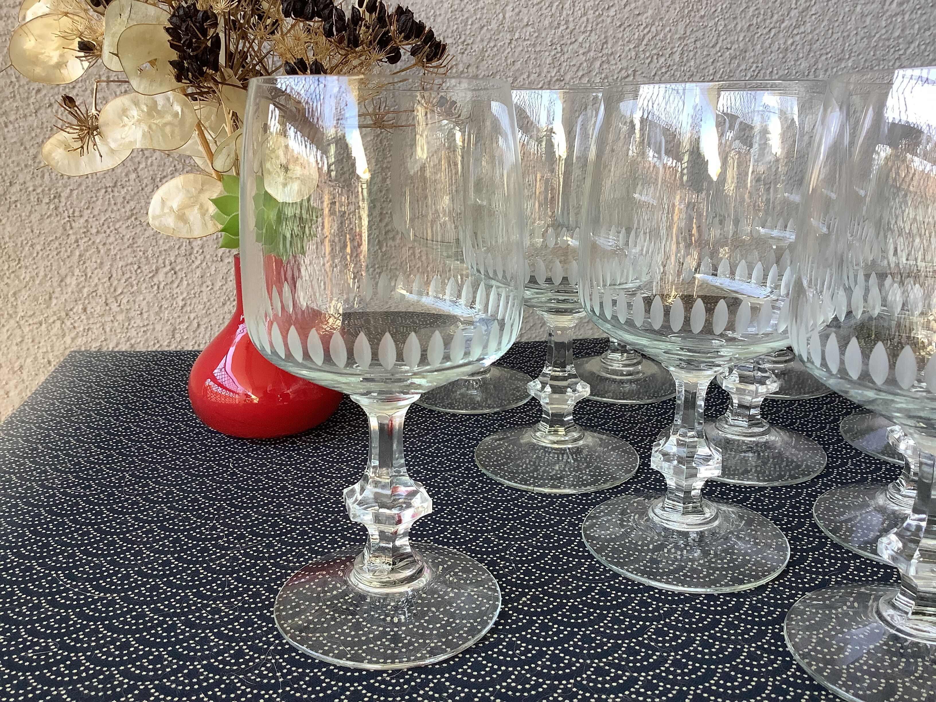 Scaled crystal foot glasses