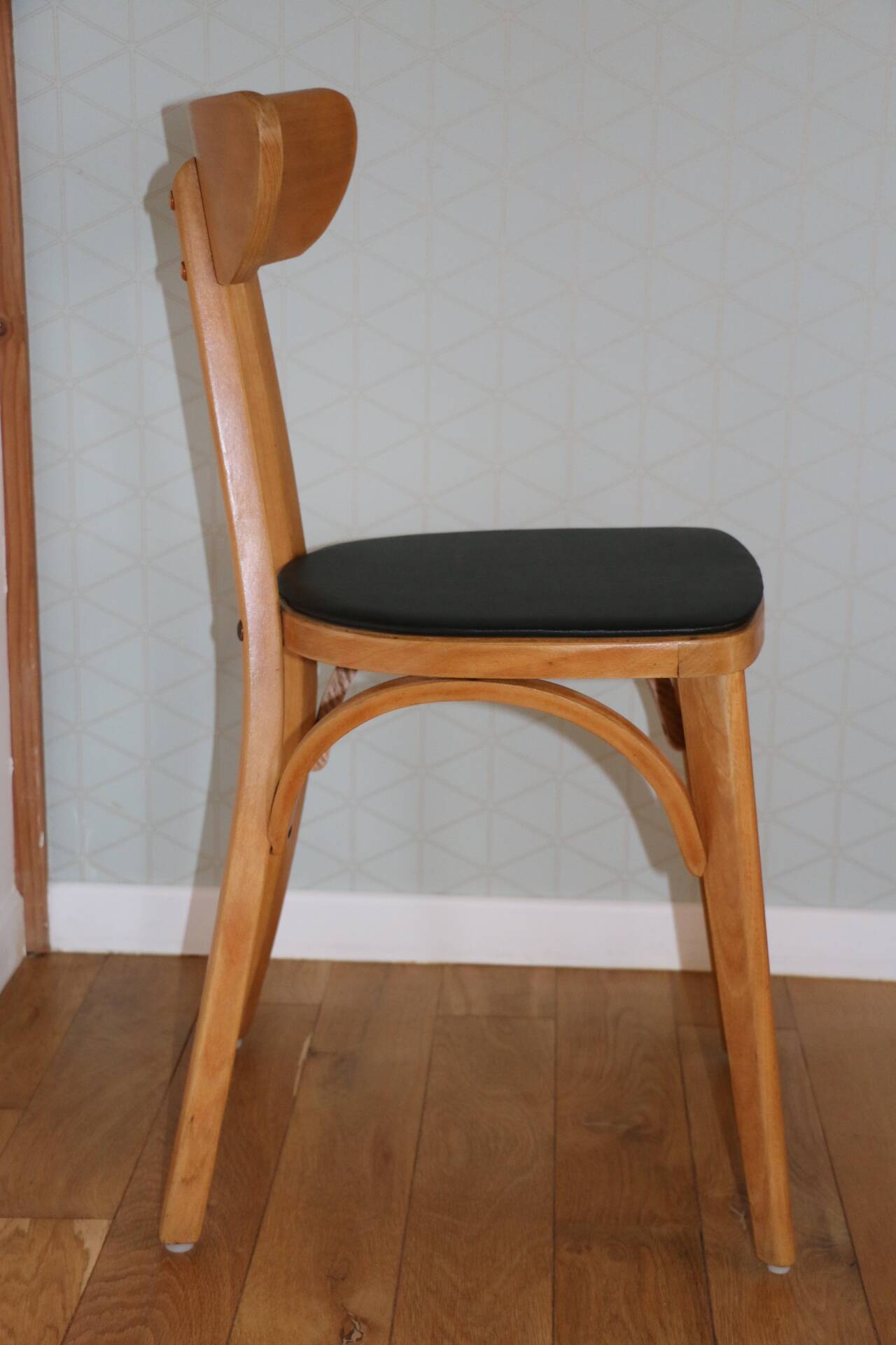 2 chaises Jurasiège hêtre clair skaï noir