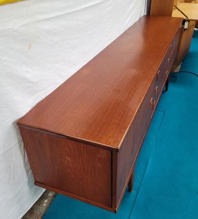 Scandinavian enfilade of the 70s, teak plated.