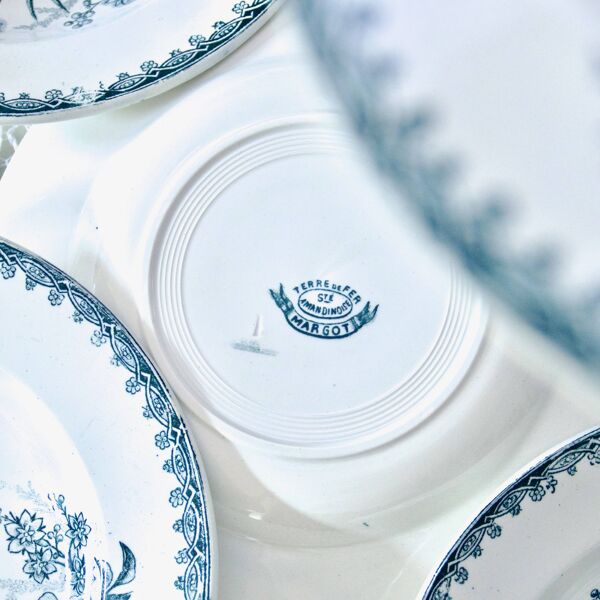Assiettes anciennes terre de fer St Amand collection ''Margot