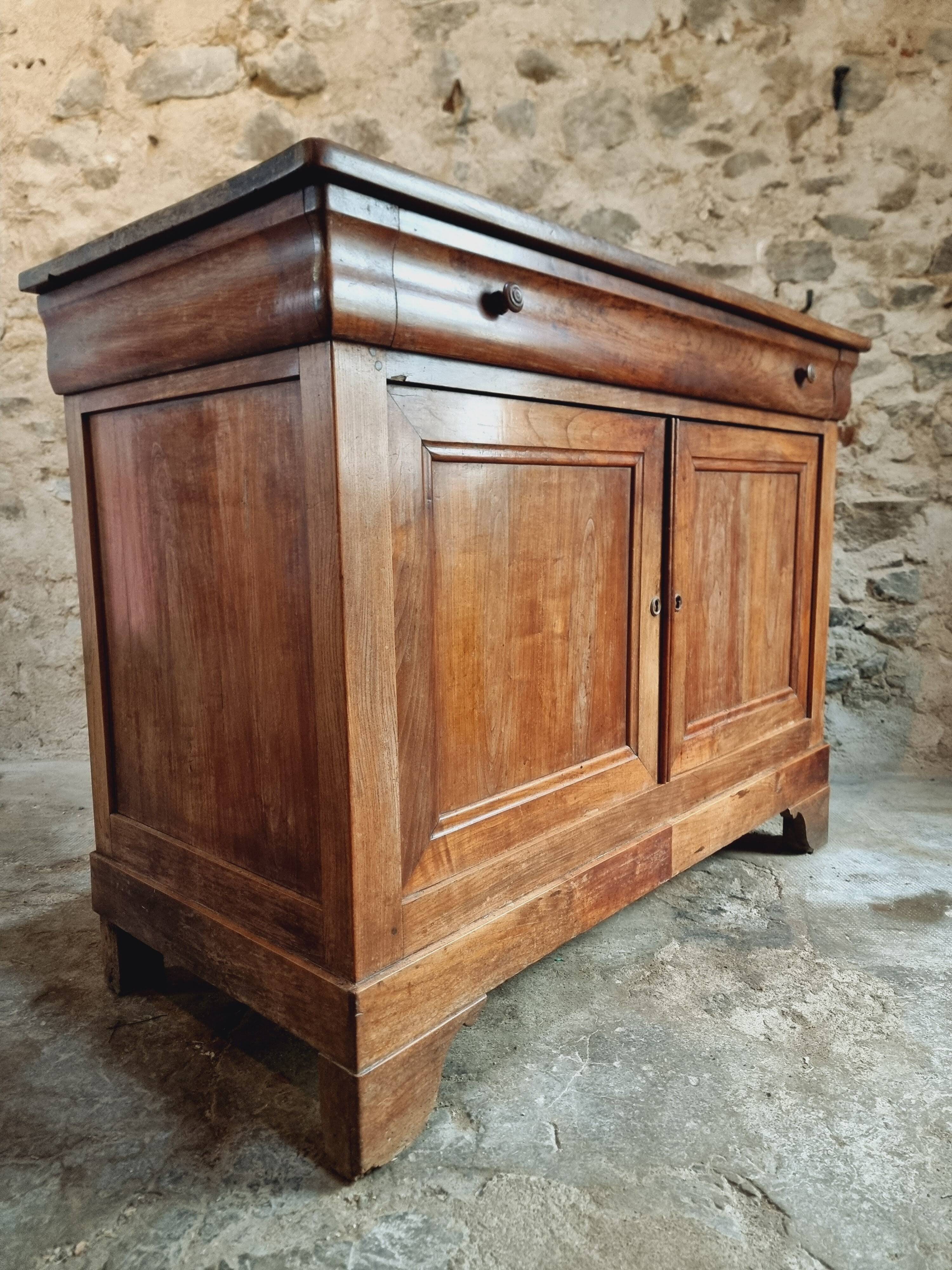 Antique French cherrywood sideboard – Early 19th century