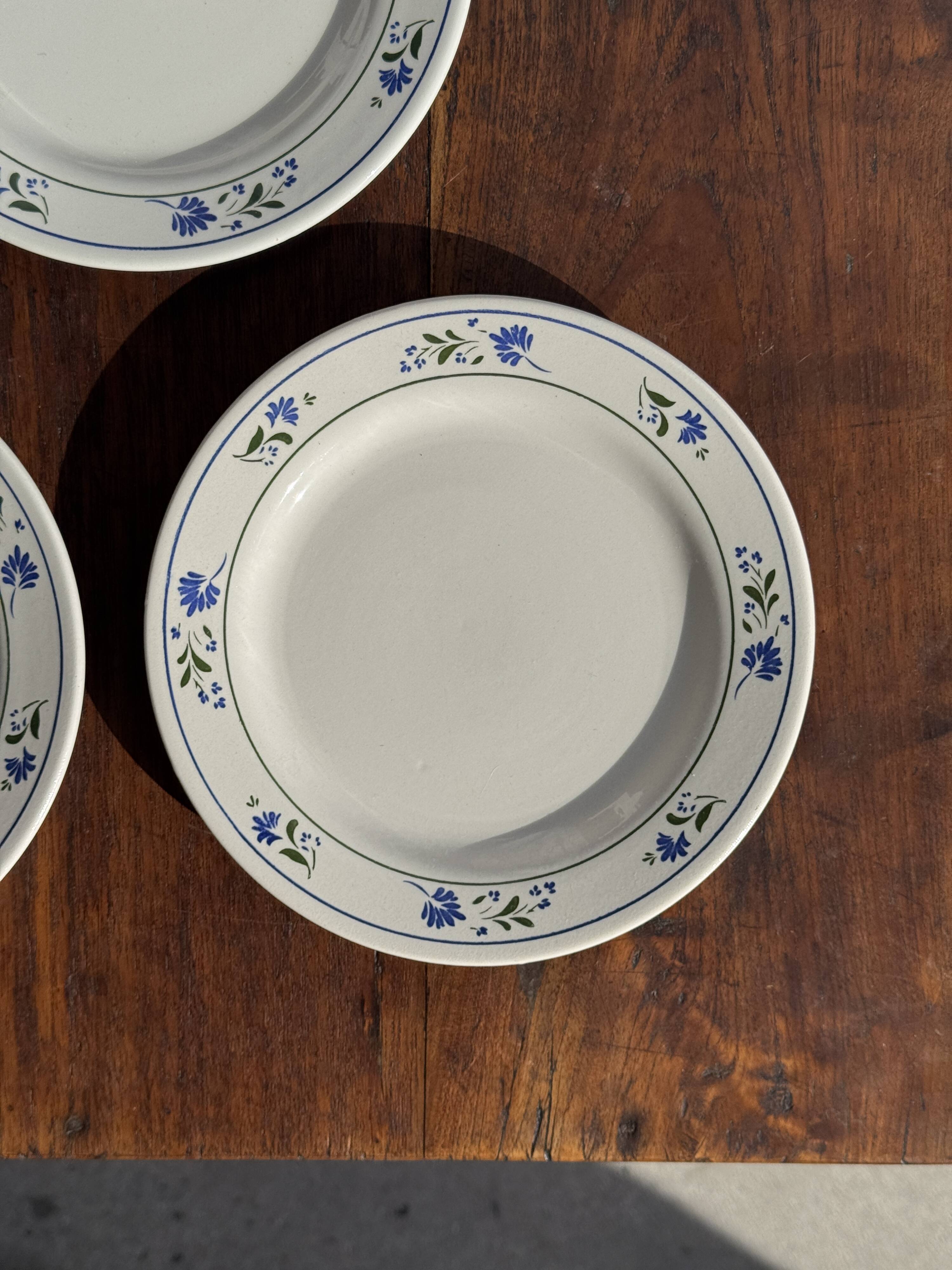 Lot de 3 petites assiettes à dessert frise de fleurs bleues pas de marque