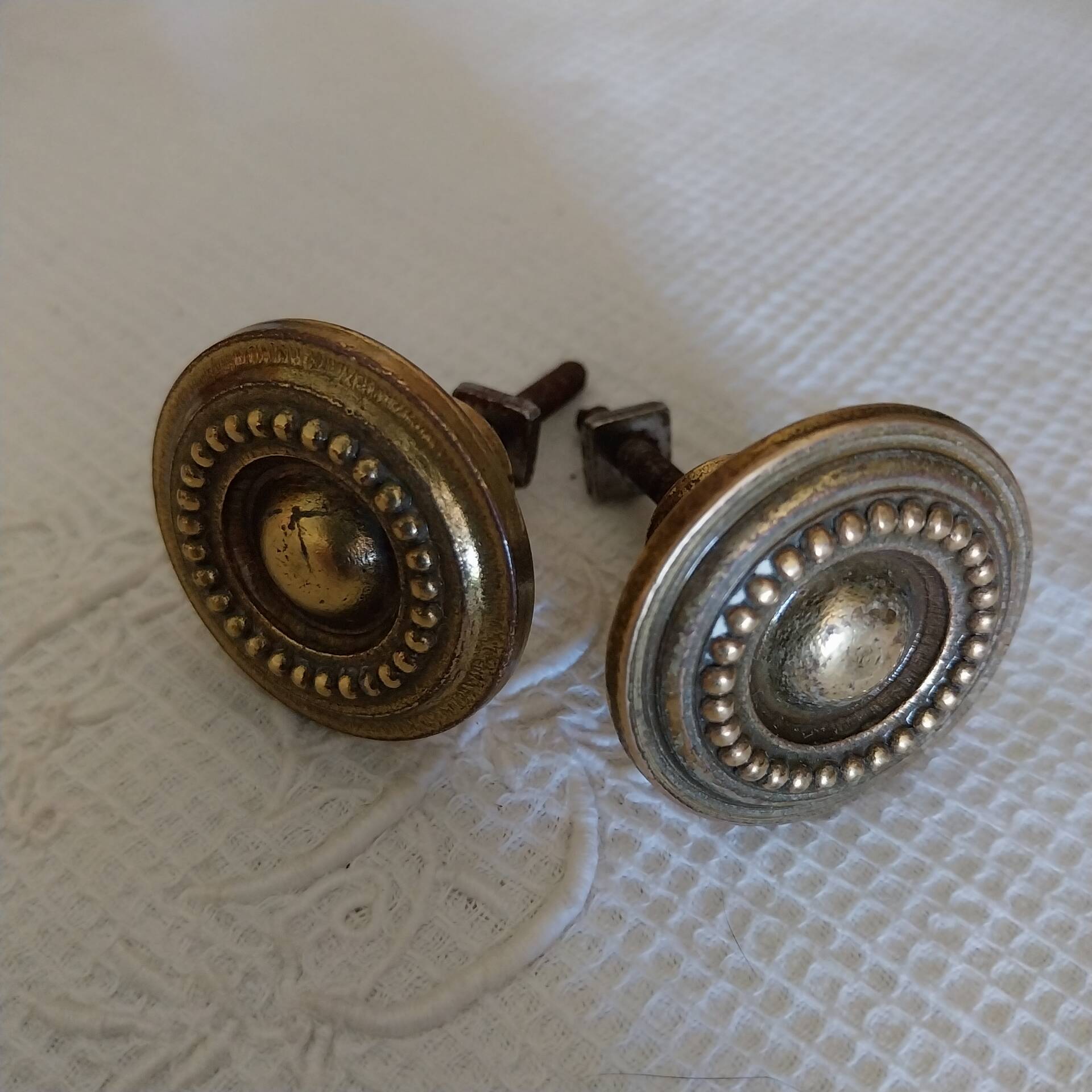 bouton de poignées de meuble ancien en bronze