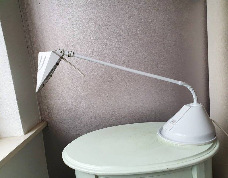 Vrieland white metal vintage desk lamp