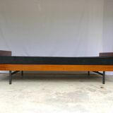 Daybed LC8 A.R.P. Pierre Guariche 1955