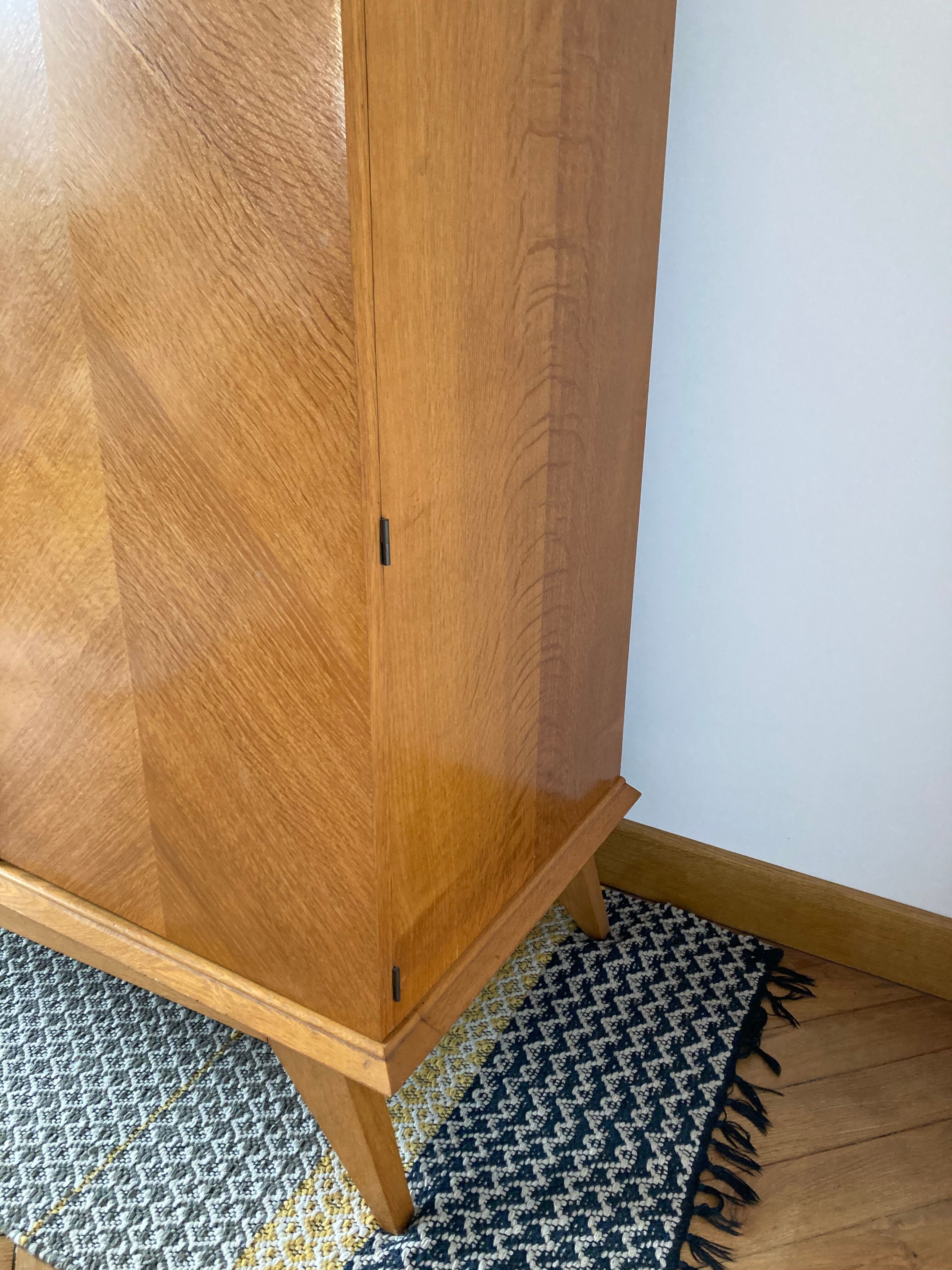 Compass foot cabinet