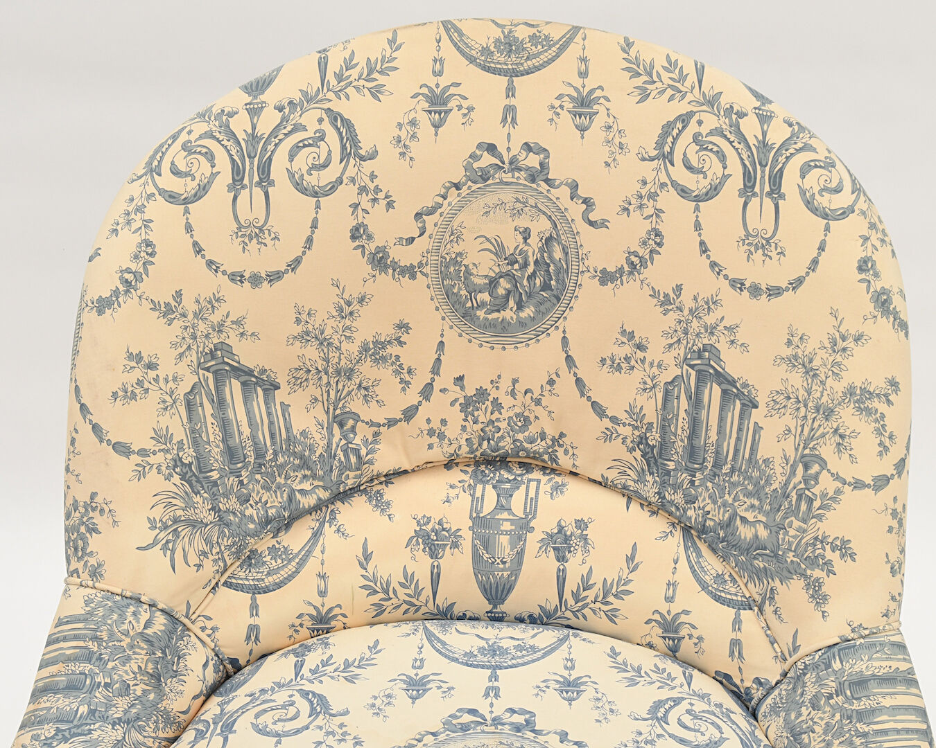 Toad armchair and its ottoman