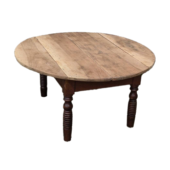 Folding oval coffee table