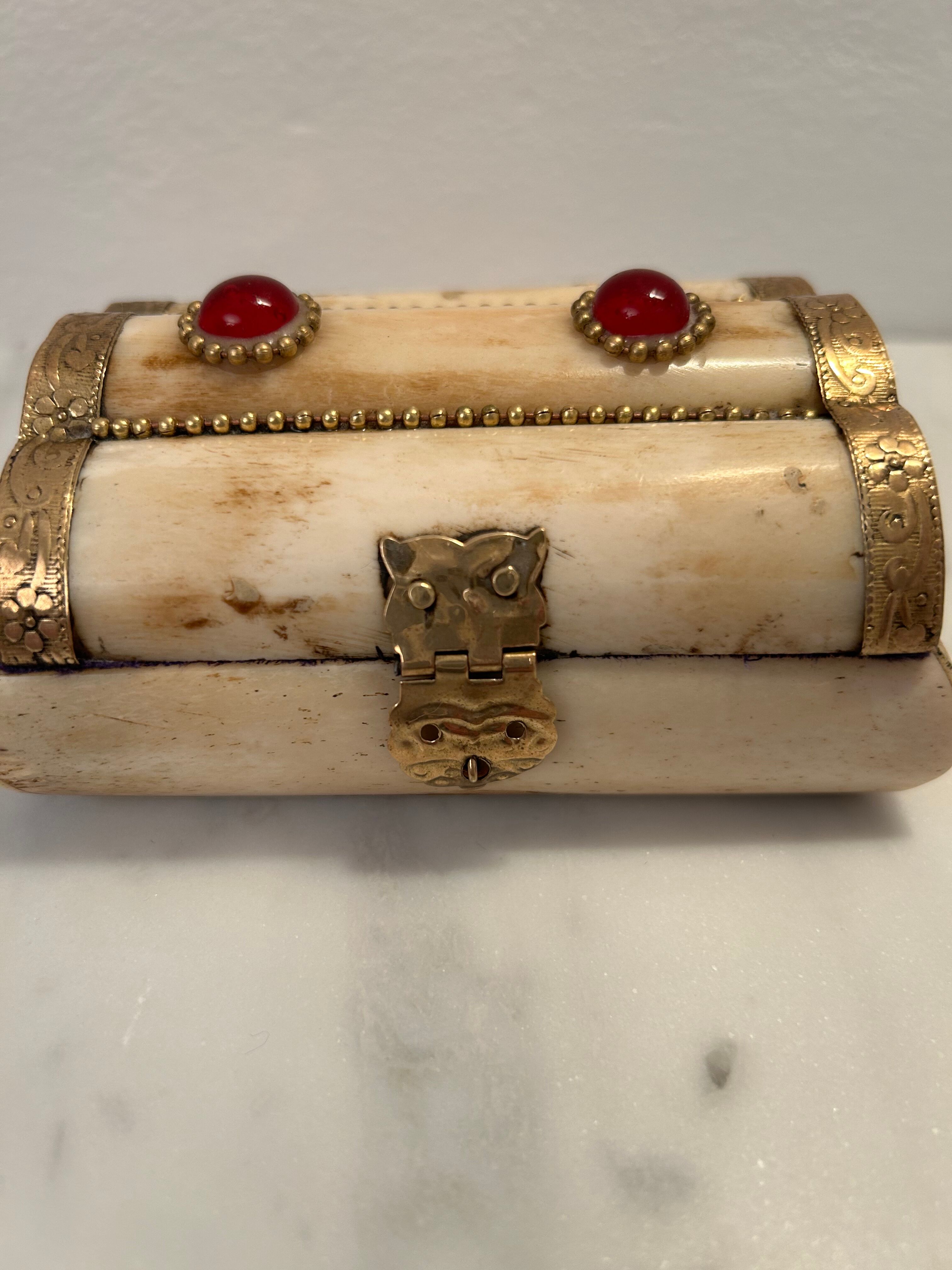 Jewelry box