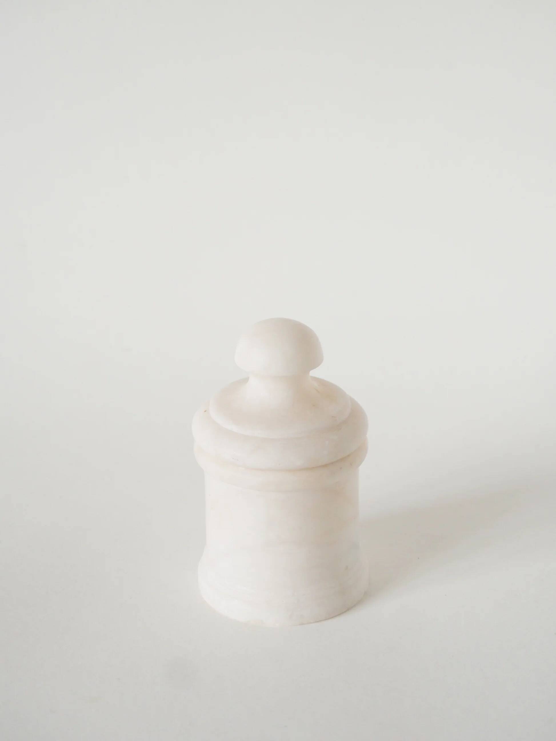 Alabaster box, round shape, white, design, 1970 - 13 x 8 cm