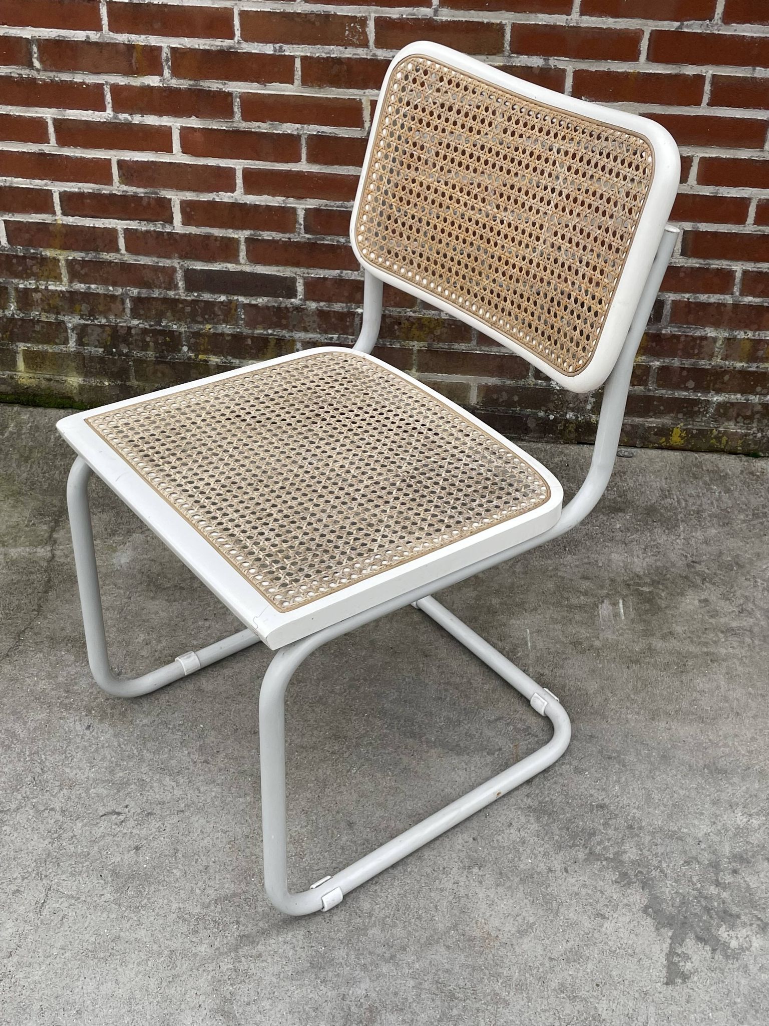 Set of 4 Cesca b32 model chairs in white by Marcel Breuer