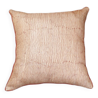 Housse coussin indien en soie brodée main beige rouge