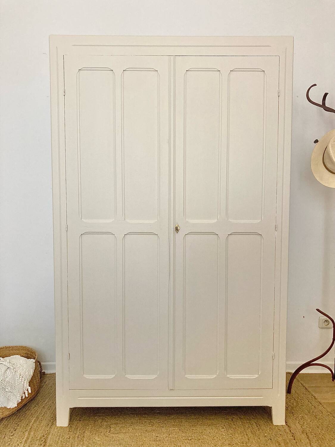 Armoire parisienne