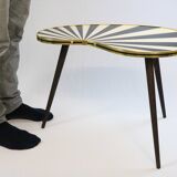 Grande table d'appoint en forme de rein, rayures noires et blanches, 3 pieds élégants