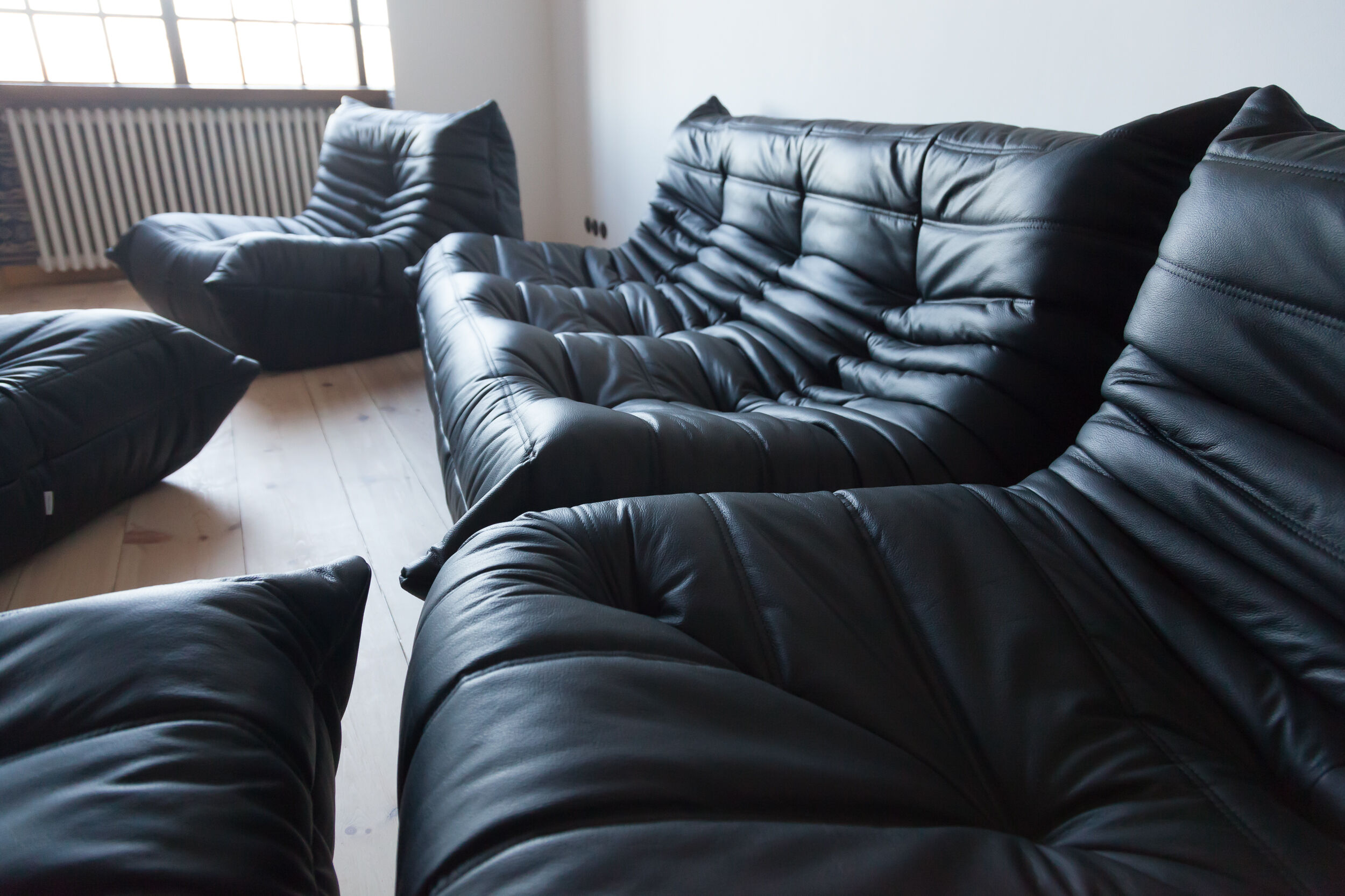 Set Togo leather black model designed by Michel Ducaroy 1973