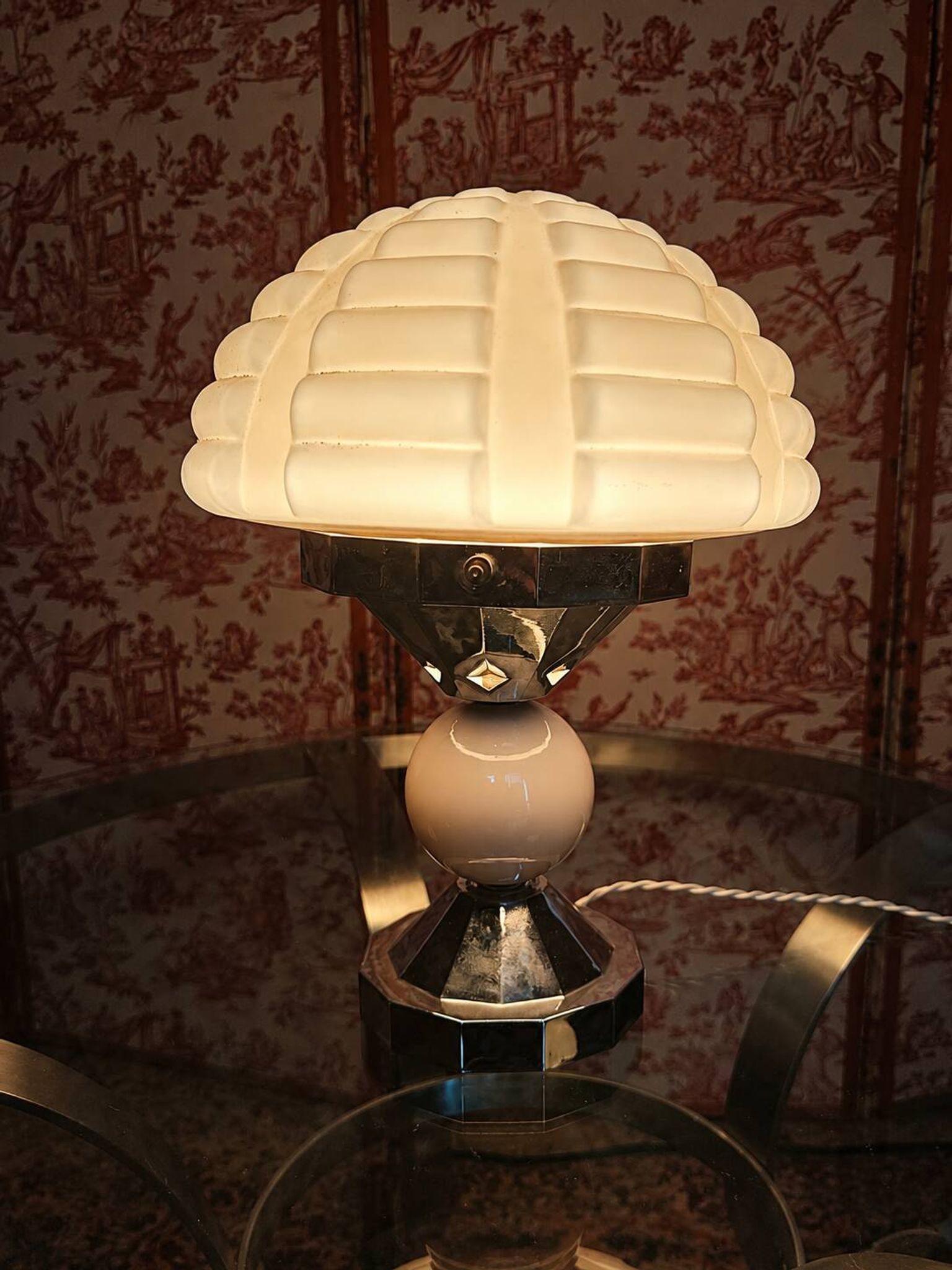 Antique Art Deco lamp in pink glass and chrome metal – Unusual and timeless