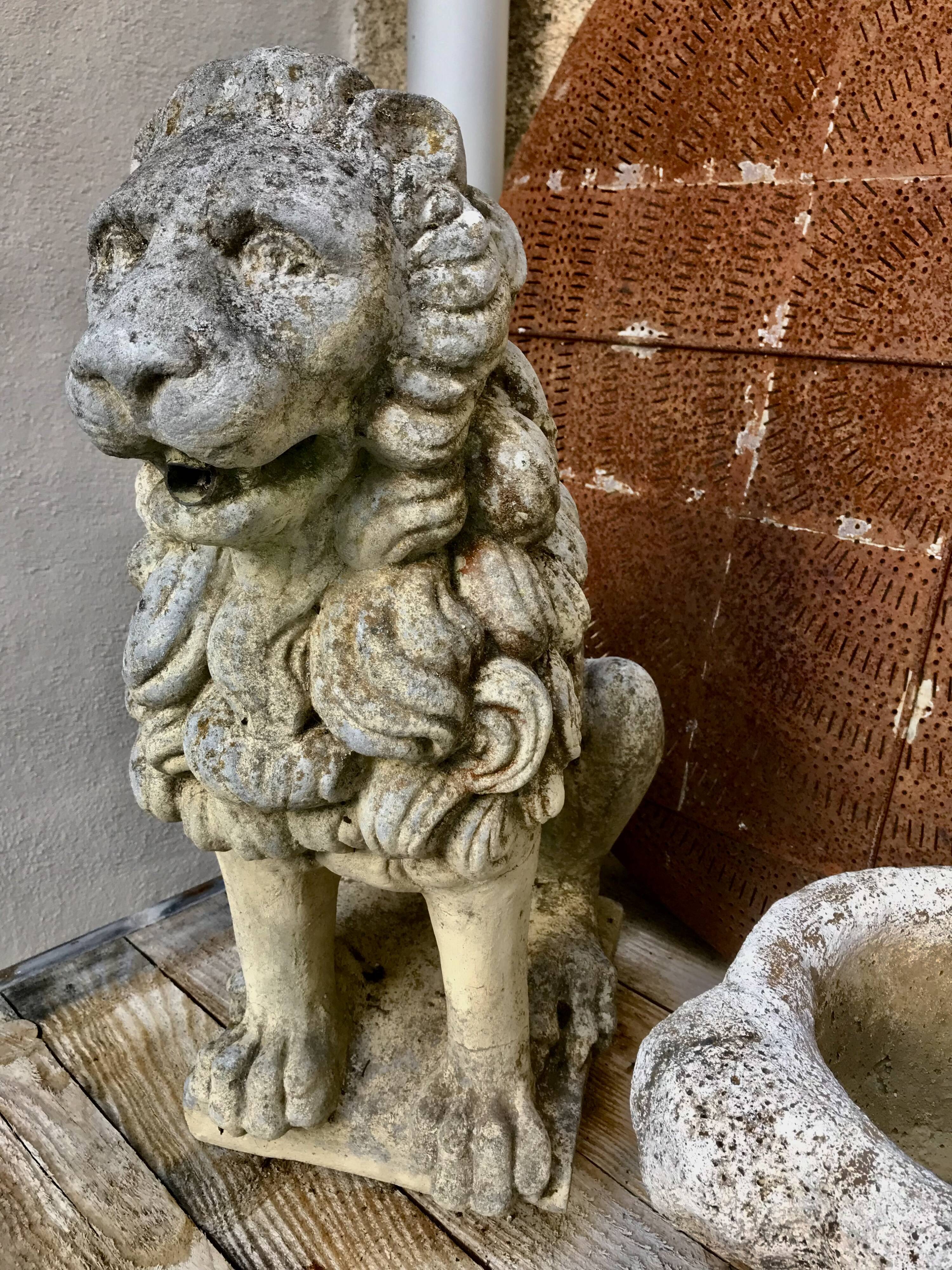 Fountain statue Lion stone reconstituted
